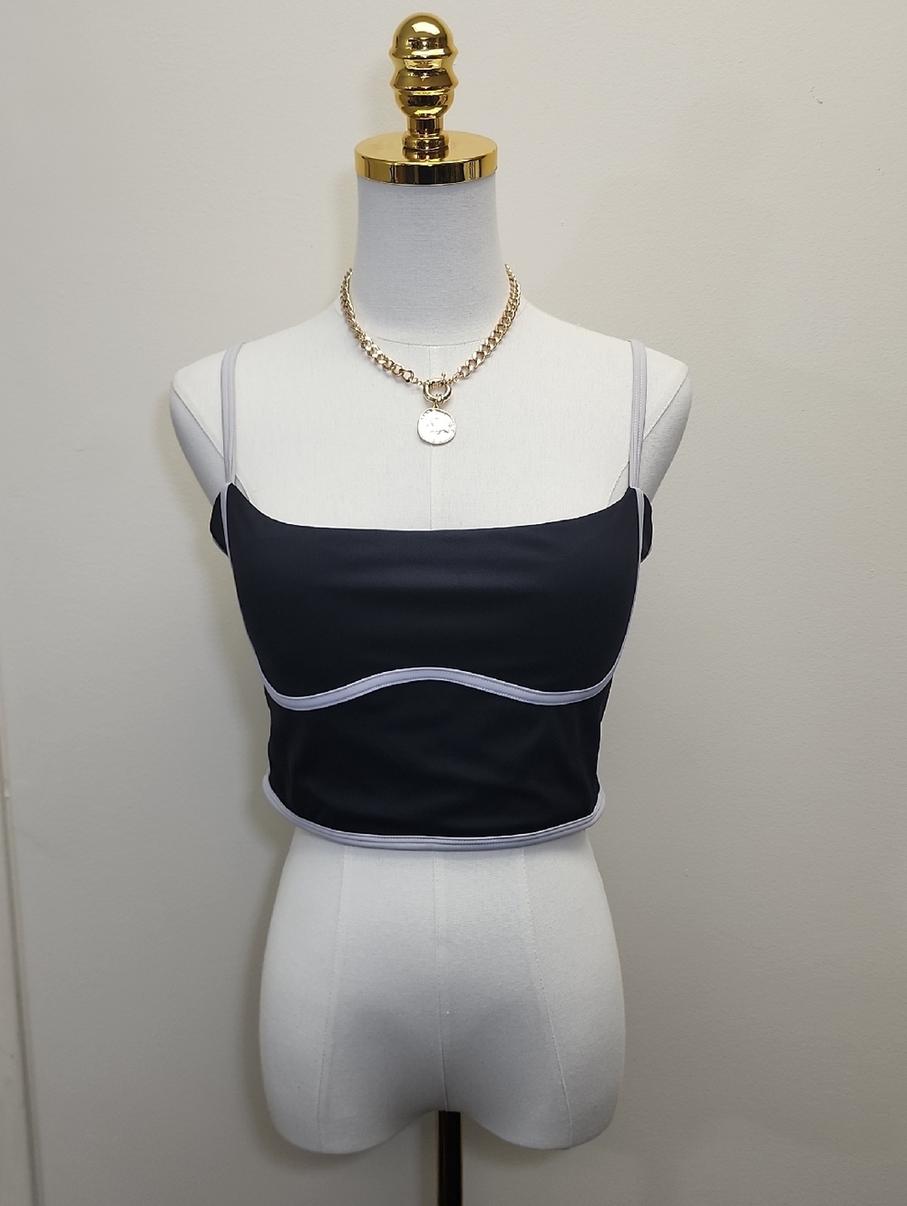 Athleta Women’s Black Sports Bra with Contrast Trim Size Large